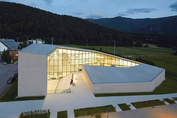 Schulboulder- und Kletterhalle in Bruneck (Bz), 2015